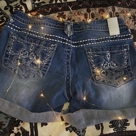 Vanity Jean Shorts - Picture 3 of 4